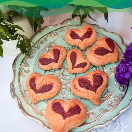 Vegane Nuss-Schnecken Herzen 5 Rezept für vegane Nussschnecken , Nuss-Schnecken vegan + zuckerfrei. fluffigen Nuss-Herzen aus Hefeteig mit einer saftigen Nuss-Füllung zum Valentinstag backen. Einfaches Rezept