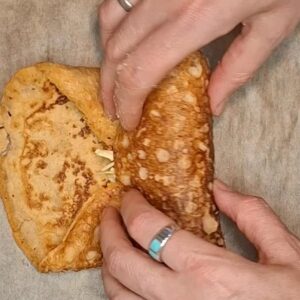 Herzhafte Vegane Linsenpfannkuchen, gefüllt mit Veggie-Hack, high protein, low carb