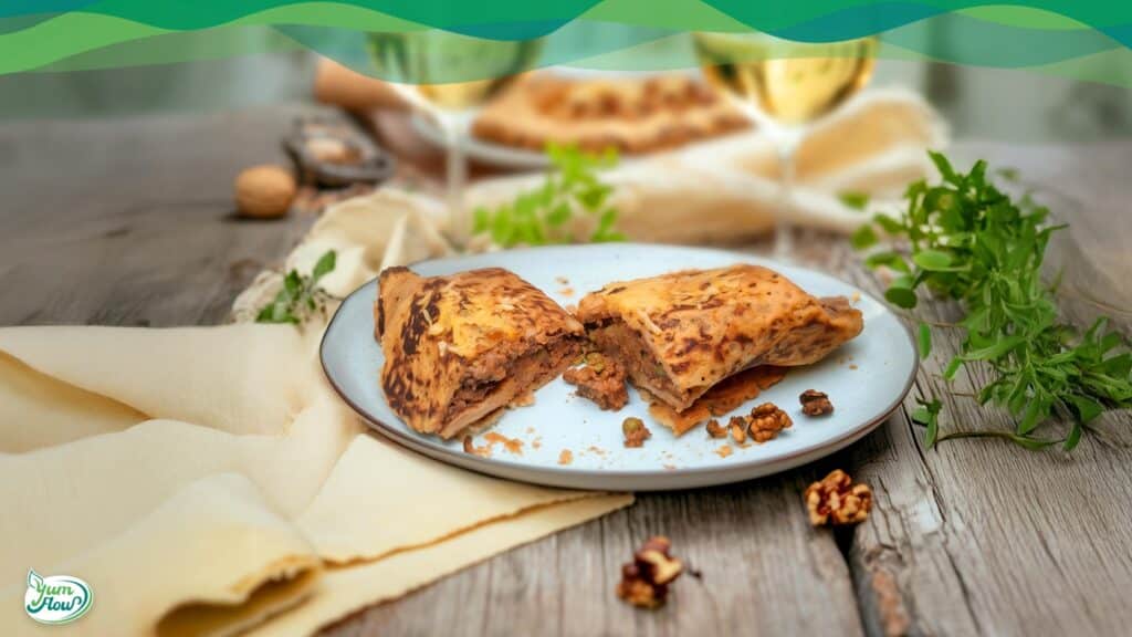 vegane pfannkuchen mit veggie hack auf einem teller