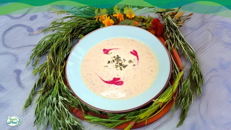 Blumenkohlsuppe vegan + cremig 3 Vegane Blumenkohlsuppe mit Kräutern als proteinreiches alltagtaugliches veganes Rezept