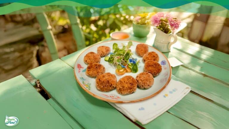 vegane Hackbällchen aus Linsen 2 vegane hackbällchen aus linsen lecker mit salat auf einem teller high protein und low carb alltagstaugliches essen