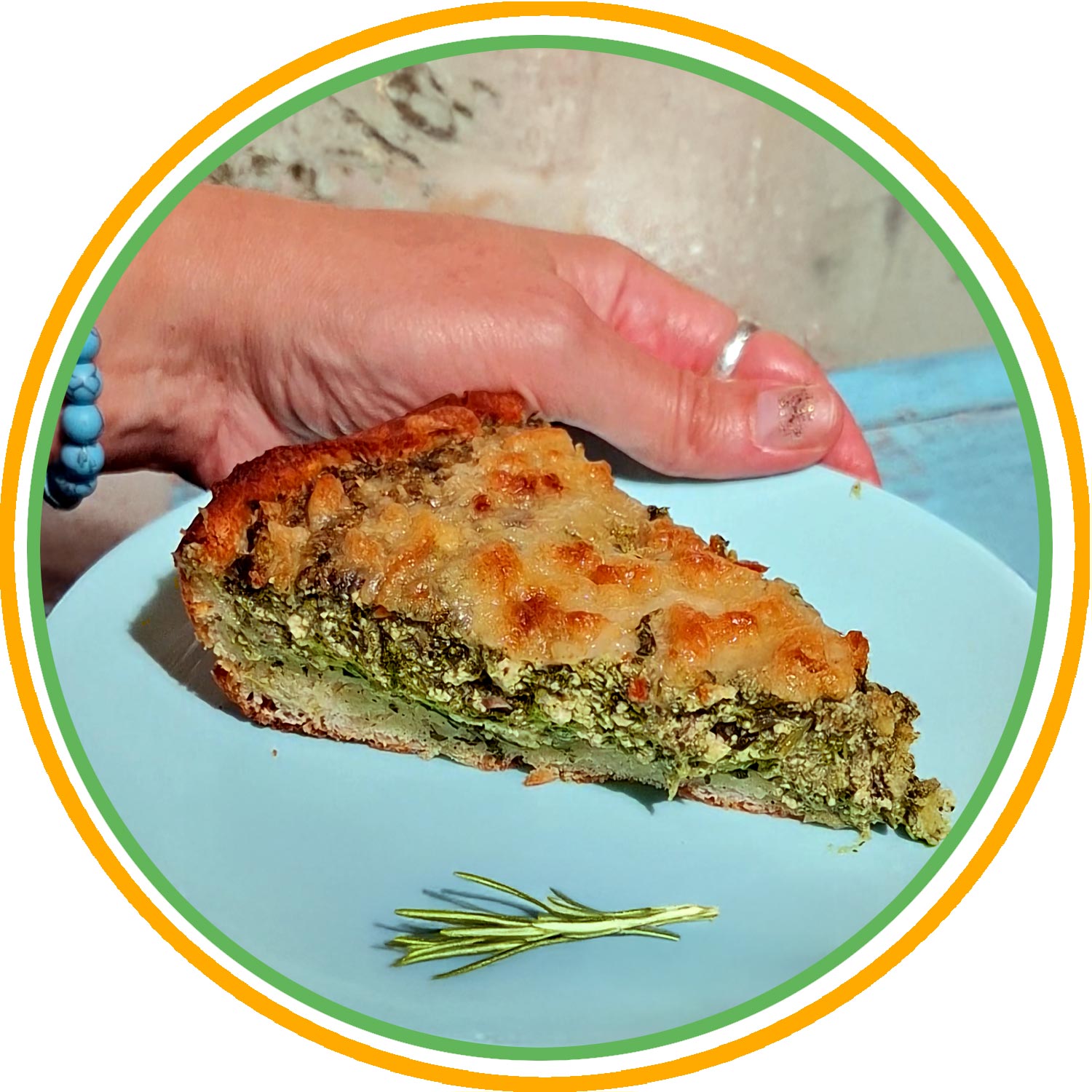 schnelle vegane Spinat Quiche 14 vegane Spinat Quiche auf einem Teller low carb und high protein zubereitet