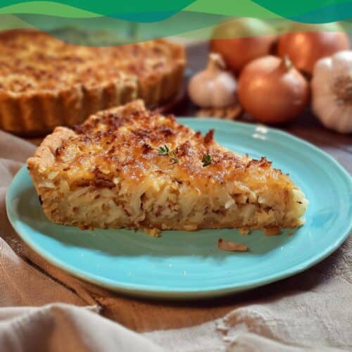 Veganer Zwiebelkuchen 1 Veganer Zwiebelkuchen auf einem Teller proteinreich und low carb und glutenfrei