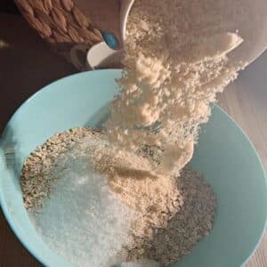 vegane Lebkuchen Cookies 15 gesunde vegane lebkuchen cookies aus haferflocken und Erdnussbutter alles in schüssel füllen