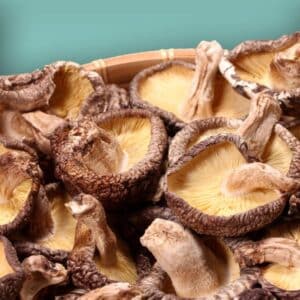 Umami Gewürz selber machen 14 getrocknete shitake pilze für veganes Umami Gewürz selber machen Rezept zum selber machen