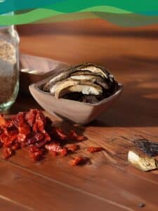 Verschiedene Zutaten für veganes Umami-Gewürz selber machen Rezept