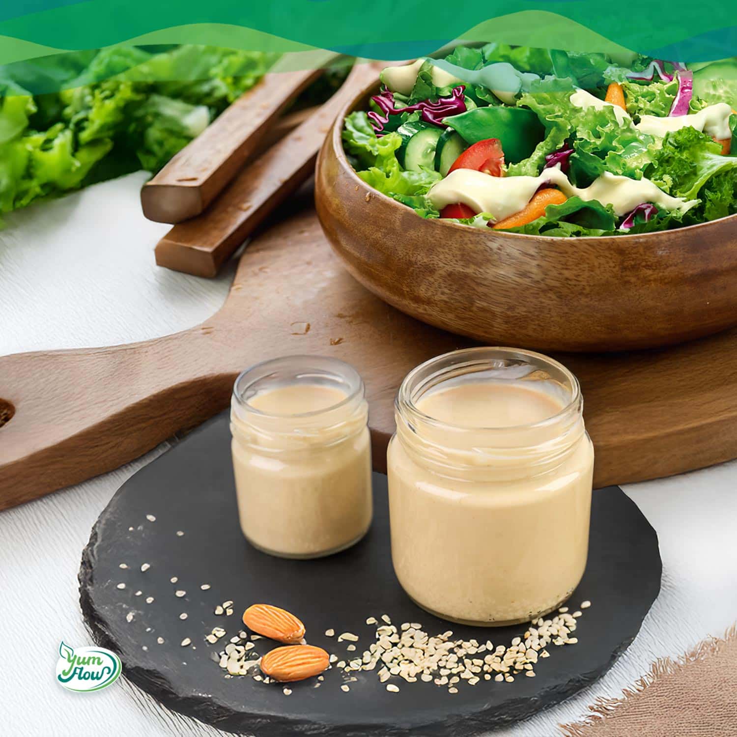 veganes Salatdressing aus Nussmus 12 veganes Salatdressing aus Mandelmus, nussmus auf einem Salat als schnelles veganes Rezept