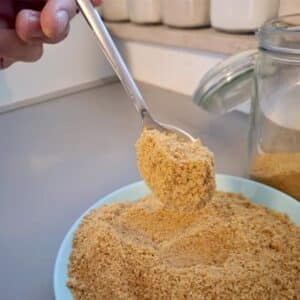 Veganer Low Carb Pizzateig 14 Veganer Low Carb Pizzateig für leckere Low Carb Pizza mit frischem Basilikum