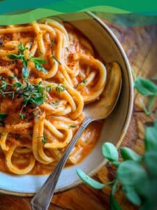 Vegane Tomaten-Kokos-Sauce 12 Pasta mit Tomaten-Kokos-Sauce.