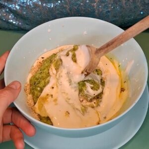 Vegane Zucchini Soße 14 Grüne Zucchini Soße Mischung in einer Schüssel