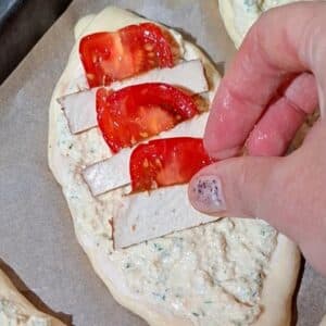 Vegane Laugenstangen mit Tofu-Creme 17 vegane Laugenstange wird belegt