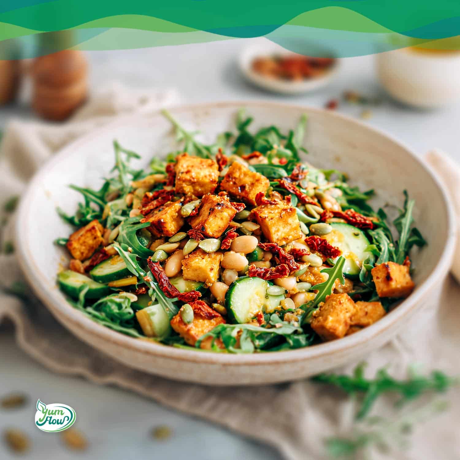 Mediterraner Bohnensalat vegan mit Rucola und Tofu