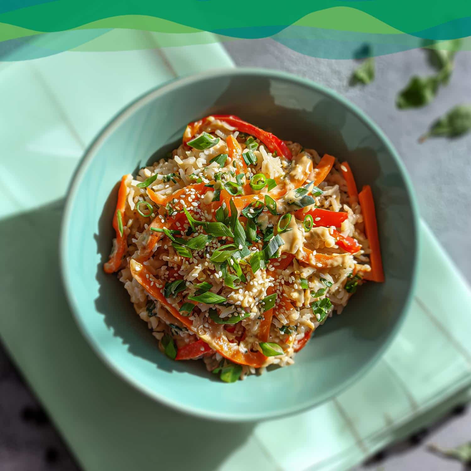 Asia Reis mit Erdnuss-Sauce – One Pot 13 Bunte vegane Asia-Reispfanne mit Gemüse und Erdnuss-Sauce und Kräutern