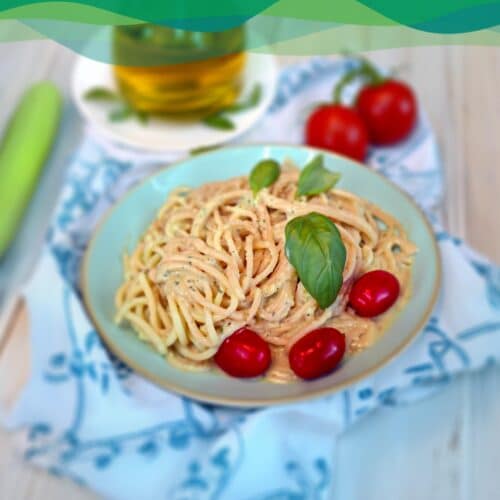 Vegane Zucchini Soße 1 Vegane Zucchini Sosse mit Pasta und Kirschtomaten