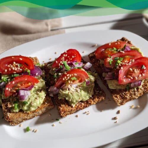 Avocado Toast vegan ohne Brot 2 Avocado Toast vegan ohne brot low carb mit Tomaten und Zwiebeln