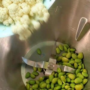 Falafel Rezept Low Carb 14 Blumenkohl und Edamame im Mixer
