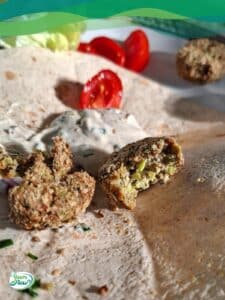 Falafel Rezept Low Carb 12 Falafel Rezept Low Carb in Wrap mit Tomaten.