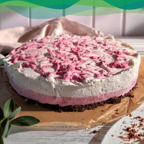 Vegane Himbeertorte 1 Leckere vegane Himbeertorte auf Tisch ohne Backen