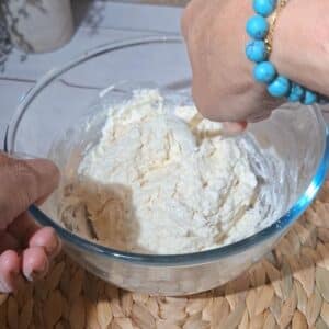 Gefülltes Pfannenbrot ohne Hefe 14 Mehl verrühren