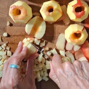 Apfel-Streusel-Kuchen mit Pudding 16 Apfel schneiden für Apfelstreusel Kuchen