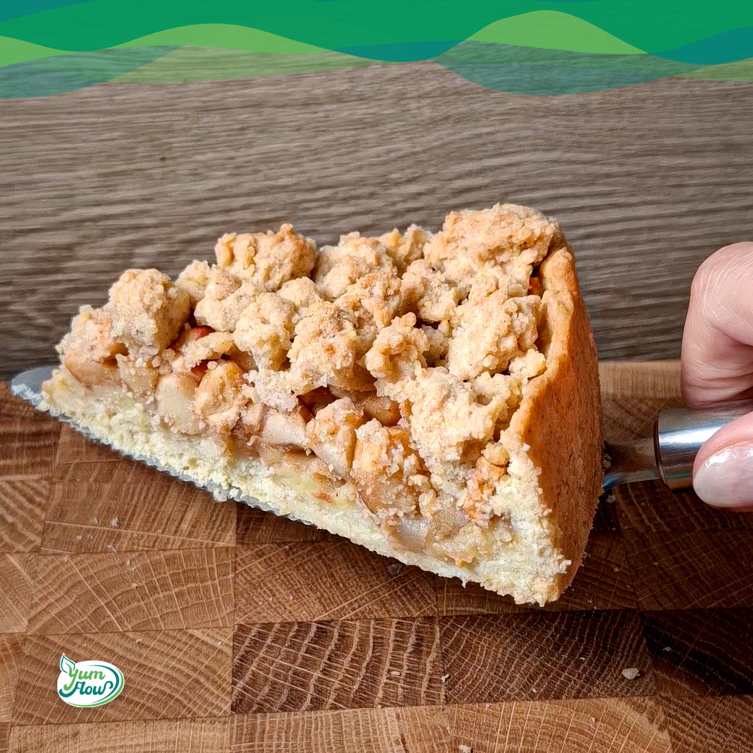 Apfel-Streusel-Kuchen mit Pudding 14 Apfelstreusel wird serviert