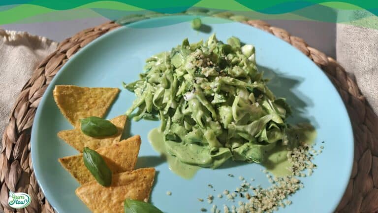 Green Goddess Salat 10 Green Goddess Salat mit Taco Chips auf Teller