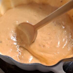 Vegane Rahmsauce 19 Cremige vegane Rahmsauce im Topf