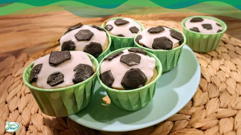 Fußball Muffins 20 Fußball Muffins vegan auf einem Teller