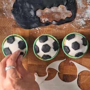Fußball Muffins 18 Fußball Muffins verzieren
