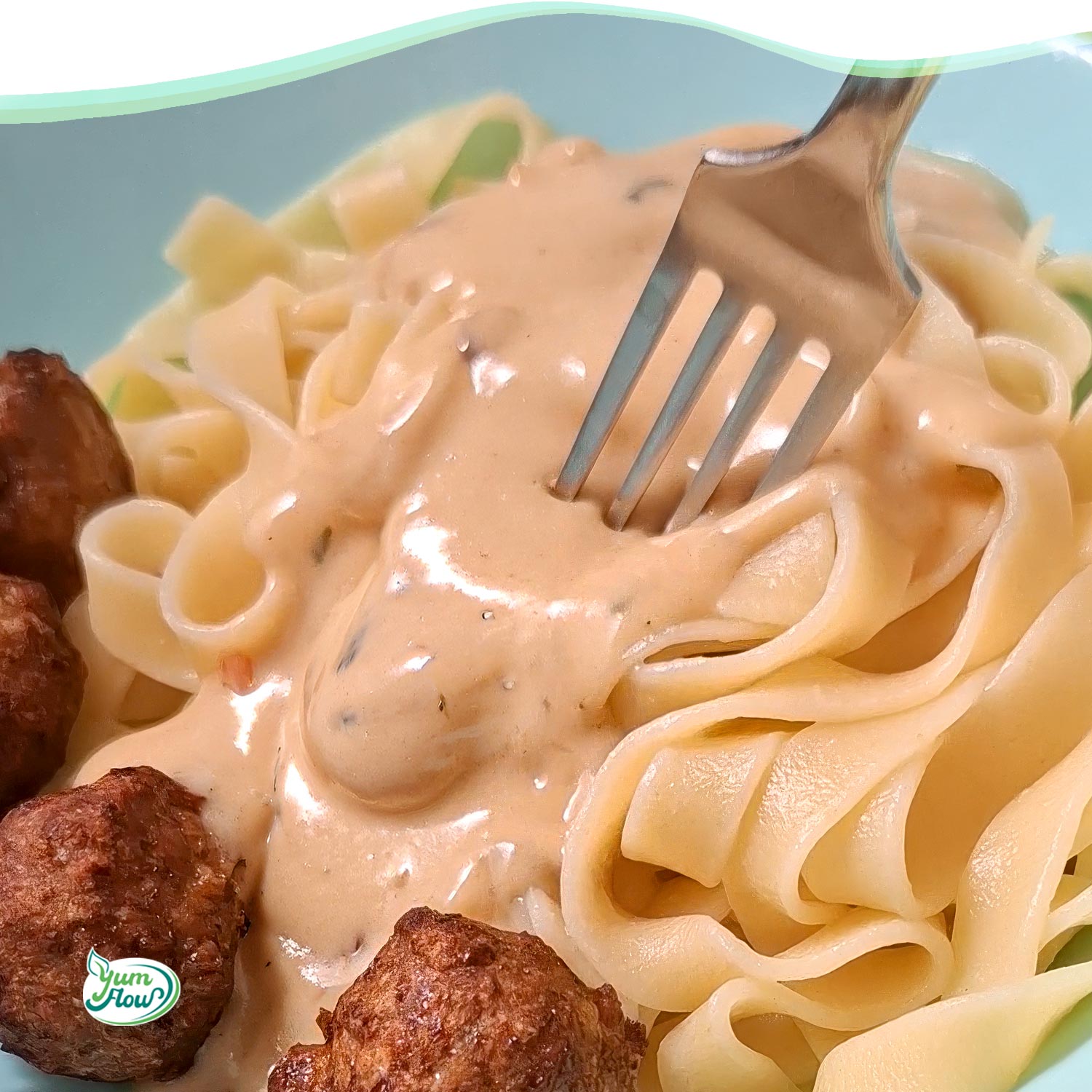 Vegane Rahmsauce 14 Gabel sticht in vegane Rahmsauce
