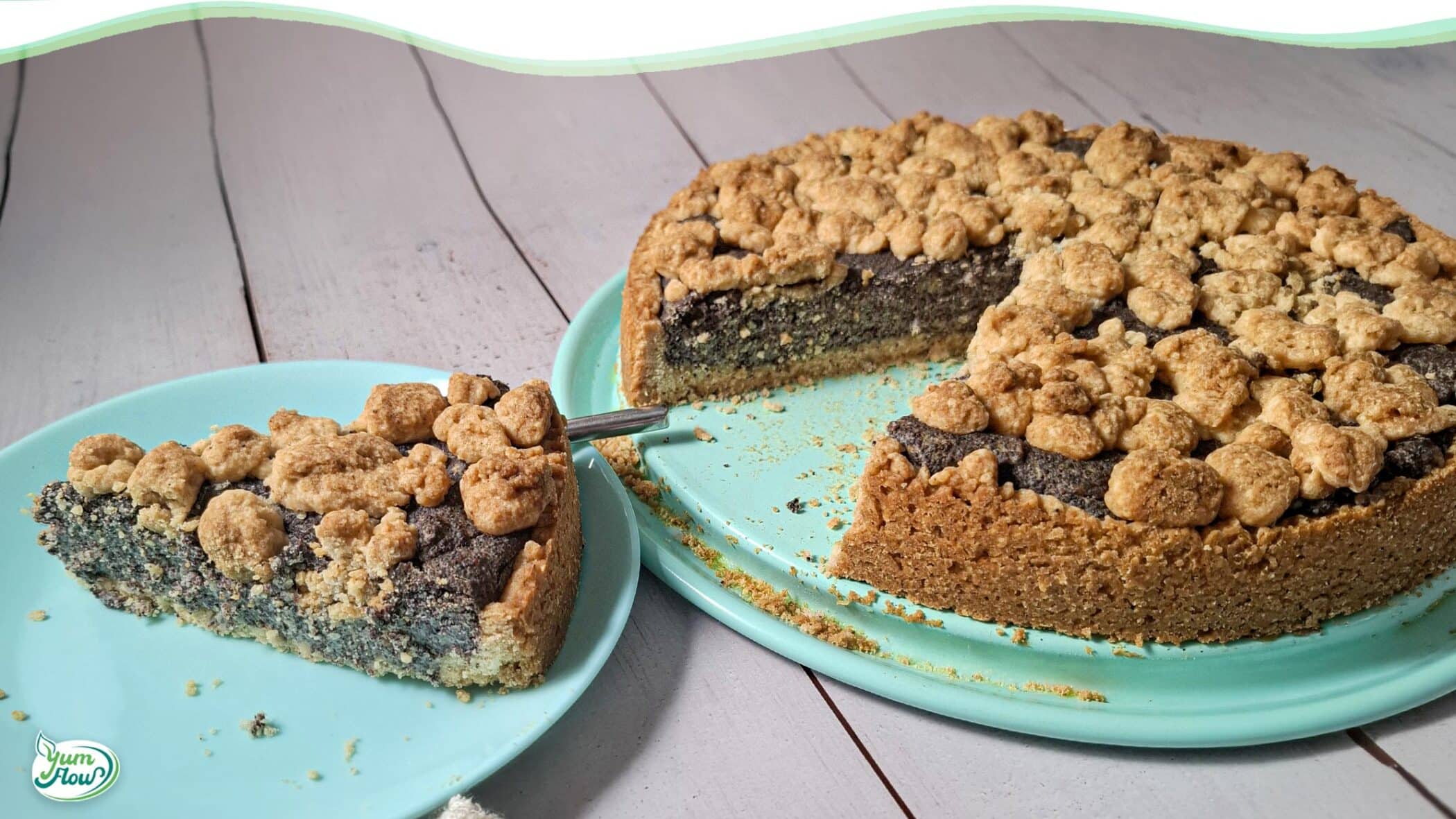 Veganer Mohnkuchen 1 veganer Mohnkuchen angeschnitten